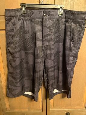 Plugg Men's Dark Gray Camo Athletic Shorts